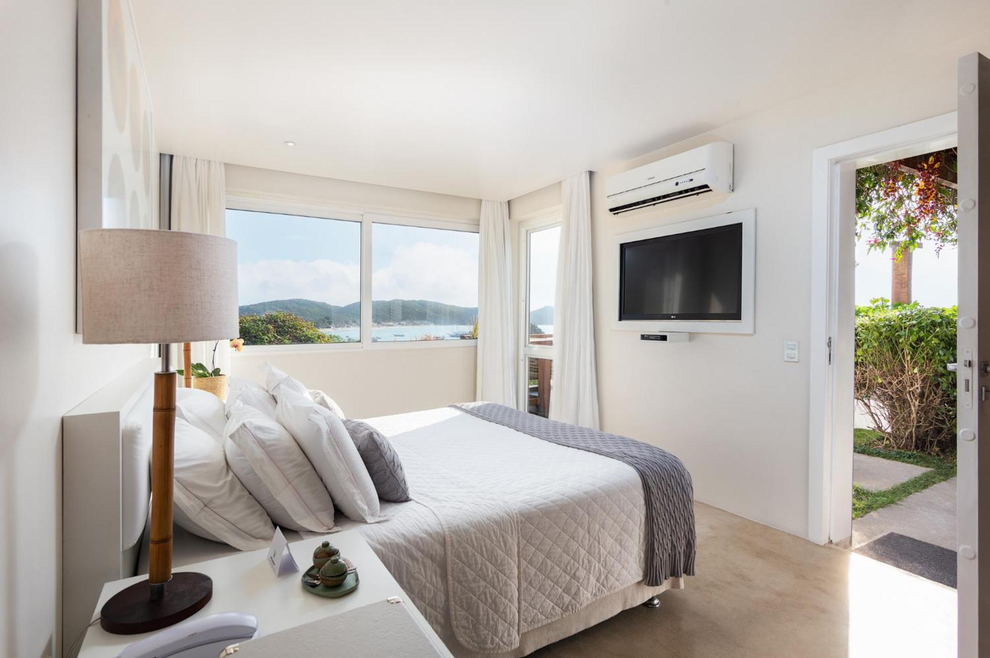 Loft Suite bathtub sea view